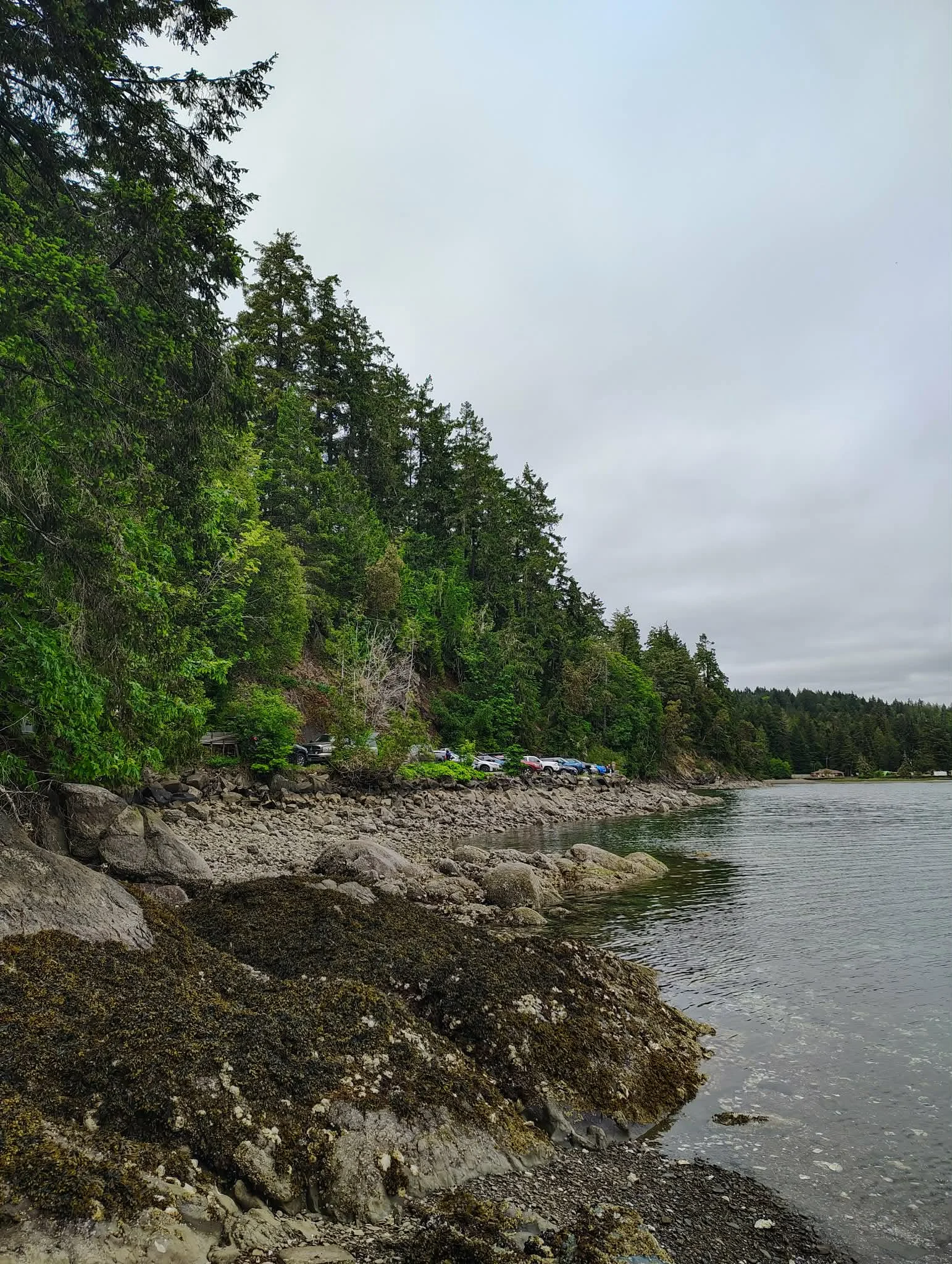 Photo of the parking area and shoreline from the South Wall entrance at Sund Rock.
